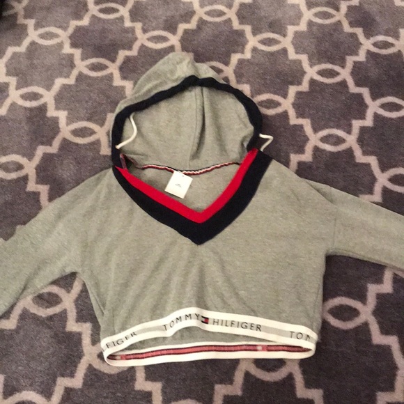 Tommy Hilfiger Tops - Cropped Tommy Hilfiger Sweatshirt